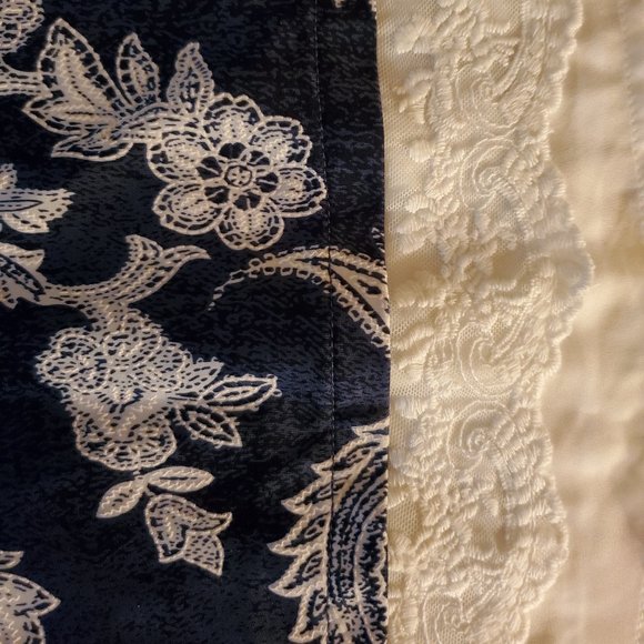 PRINT TOP W/LACE & CHIFFON HEM NWOT - Picture 2 of 5